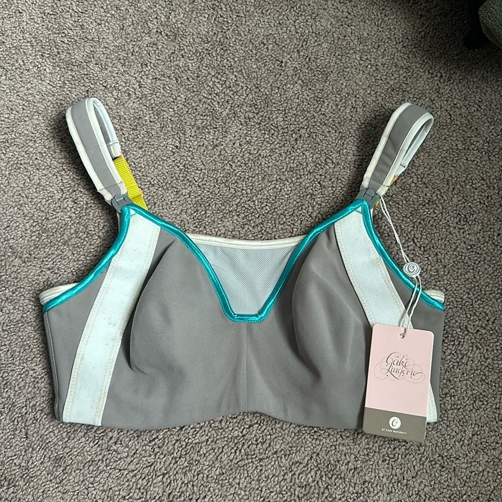 NEW Cake Gray & Teal Wireless Sports Bra with Contrast Trim